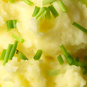 GARLIC MASHED POTATOES WITH TRUFFLE OIL